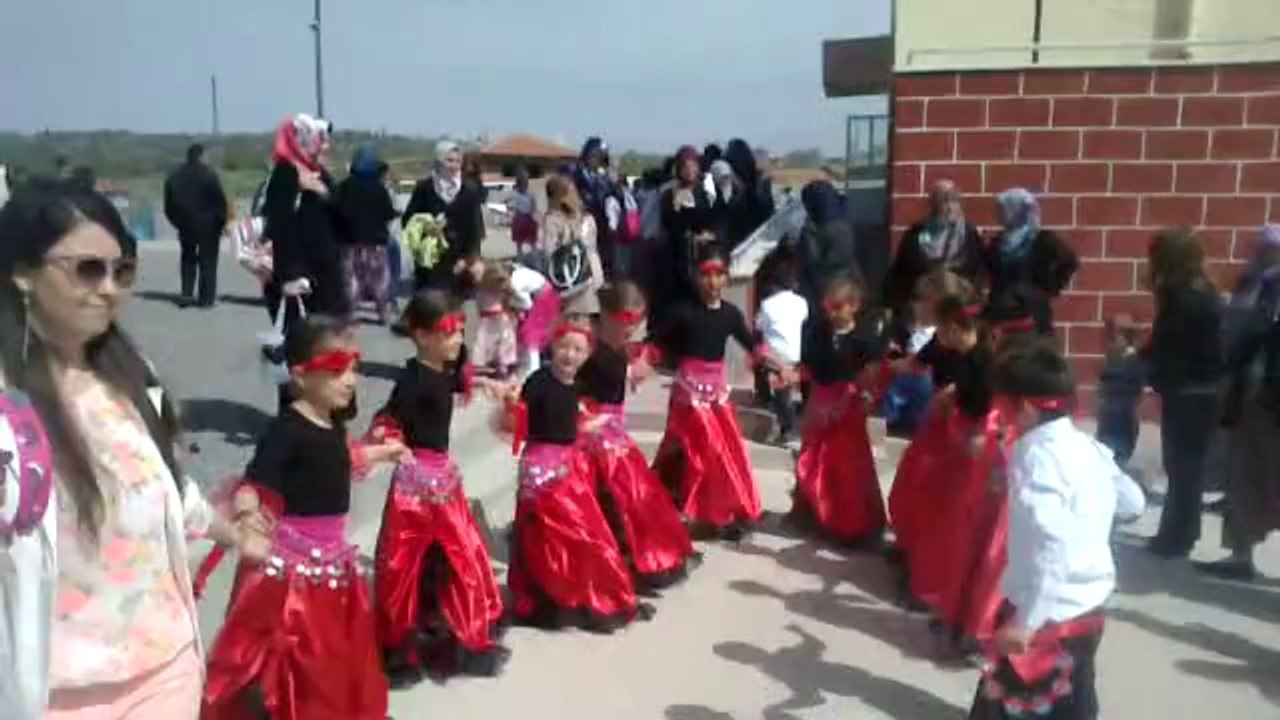 Akbaslar Köyü ilköğretim okulu 3.sınıfların kapanis oyunu-23nisan14