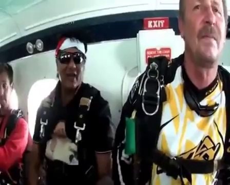 MQM die hard supporter Safder Muhajir Dedicate Sky Dive to Altaf Hussain bhai (15000 FIT )