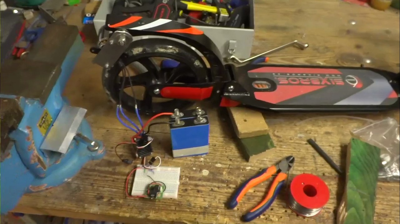 Friction Brushless Motor with Picaxe 08M2+ on command (sixbros. 8 inch full suspension)