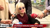 Ajda pekkan tekerlekli sandalyeyle döndü