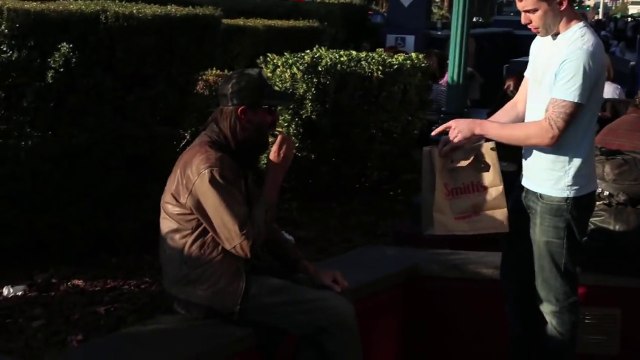 Magie et bonne action : nourrir les SDF en faisant des tours de magie!