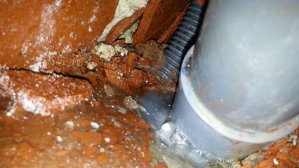 Construction neuve: l'eau du bain évacuée dans nos murs