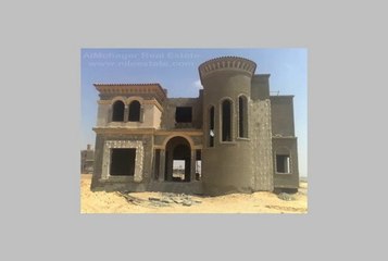 فيلا للبيع بكمبوند لوريف القاهرة الجديدة
