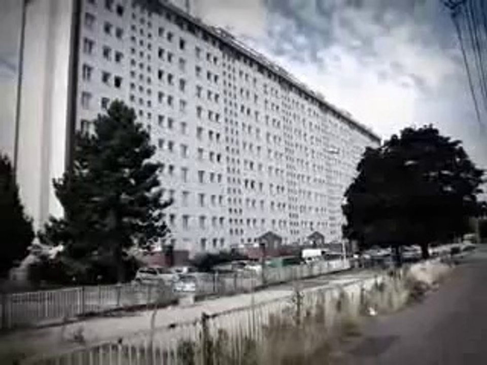 Bondy (93) : visite de la cité "Les Merisiers"