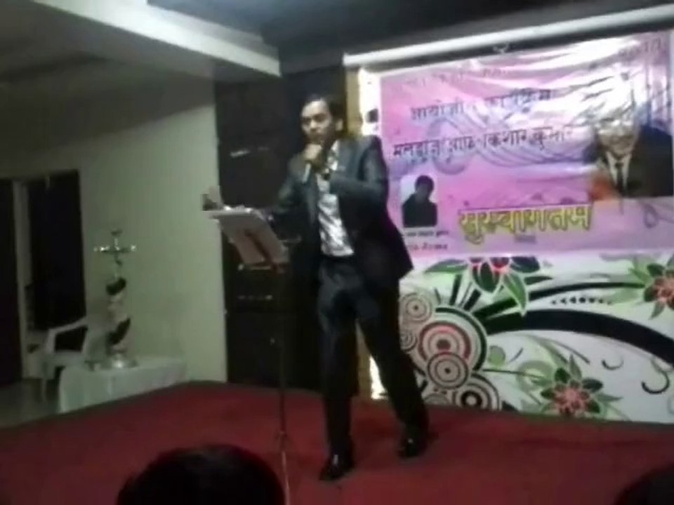 Chehra hain ya chand khila hain sung by Ravi Terkar