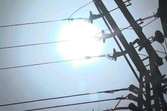 Dunya News-Sukkur: Demonstrators protest against loadshedding using donkey carts