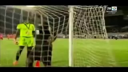 فيديو - حارس أفريقي يحمي مرماه بالسحر