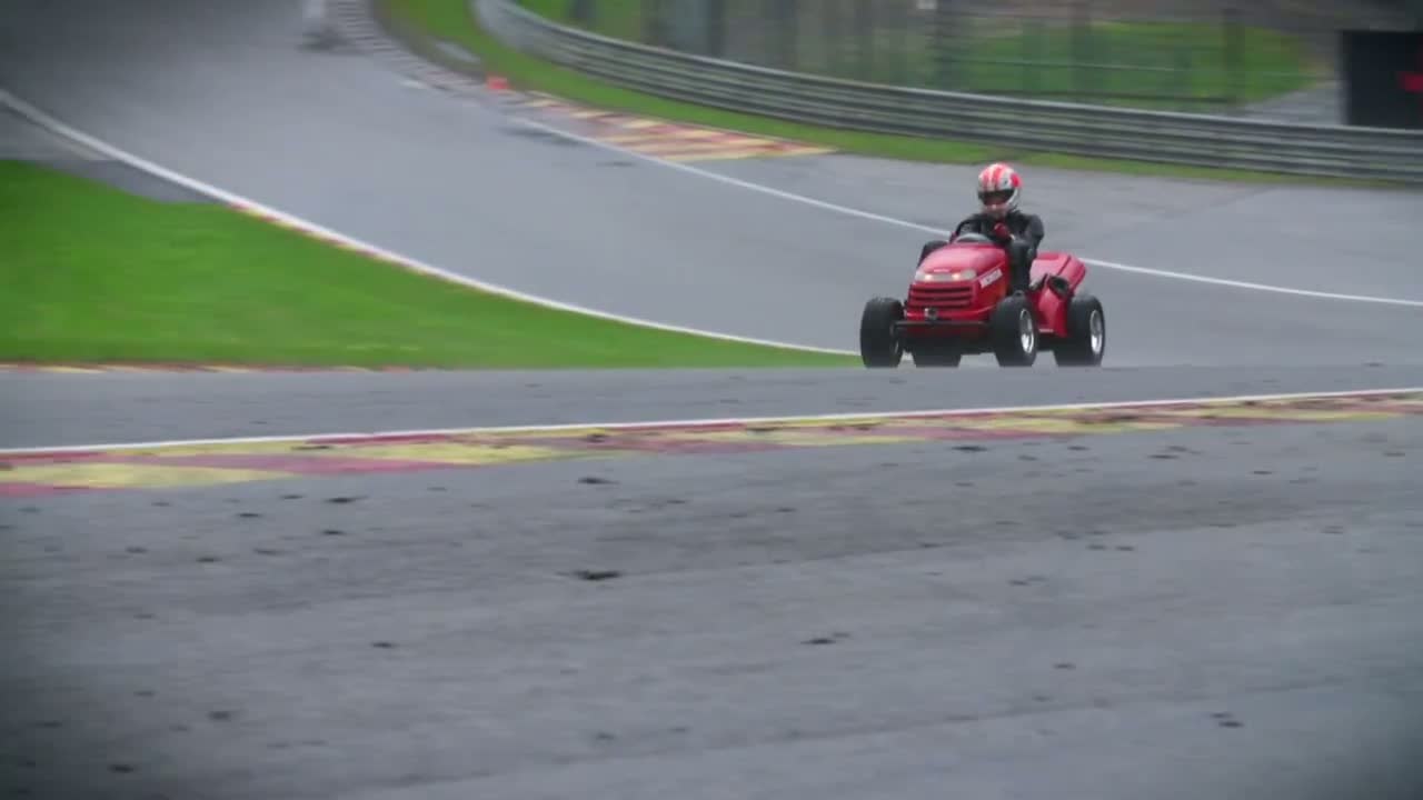 Tiago Monteiro au volant de la tondeuse la plus rapide du monde