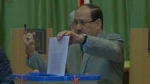 Iraqis begin voting as violence grips a divided country