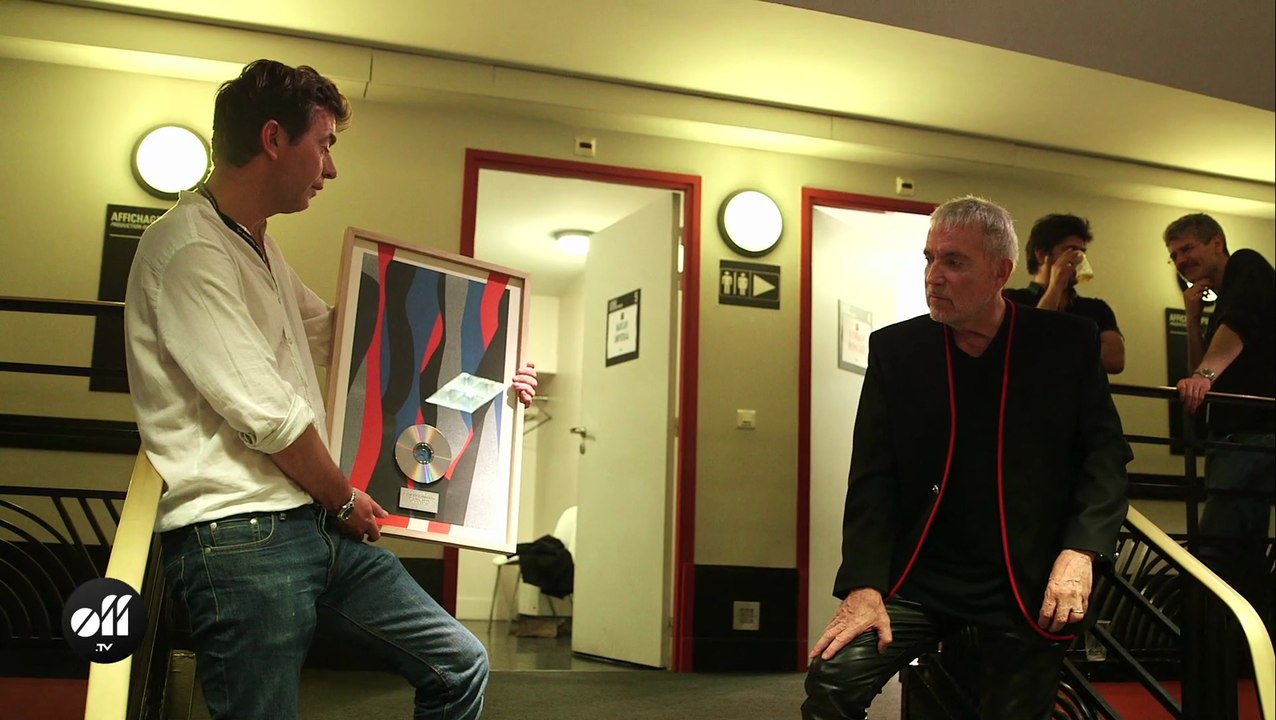 Bernard Lavilliers reçoit son disque de platine à l'Olympia