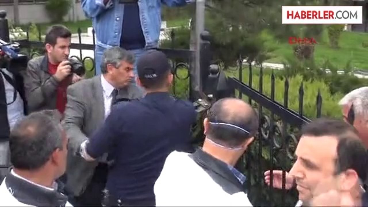 Yatağan İşçilerinden Maliye Bakanlığı Önünde Zincirli Eylem