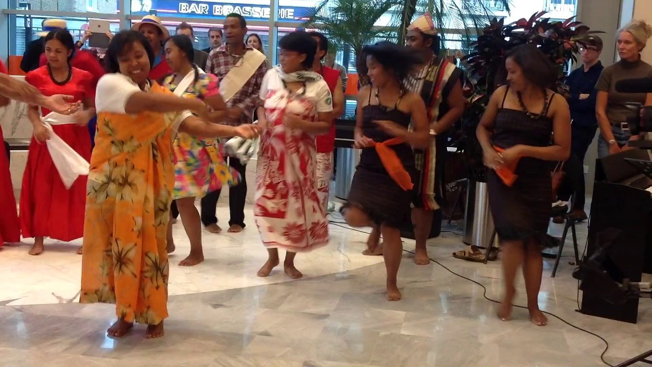 Orange Madagascar "chante et danse" (extrait) - janvier 2014 (séjour pour La 22ème éd. de la Nuit de la Voix)