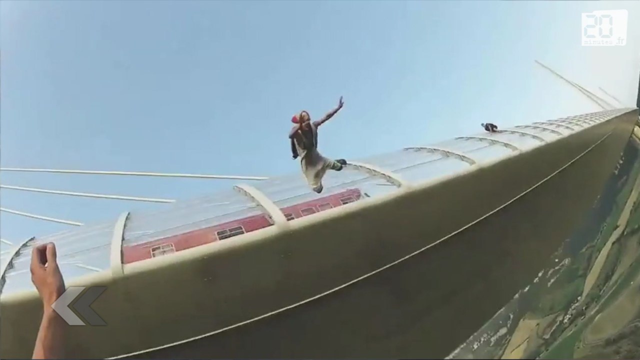 Ils sautent d'un bus sur le viaduc de Millau