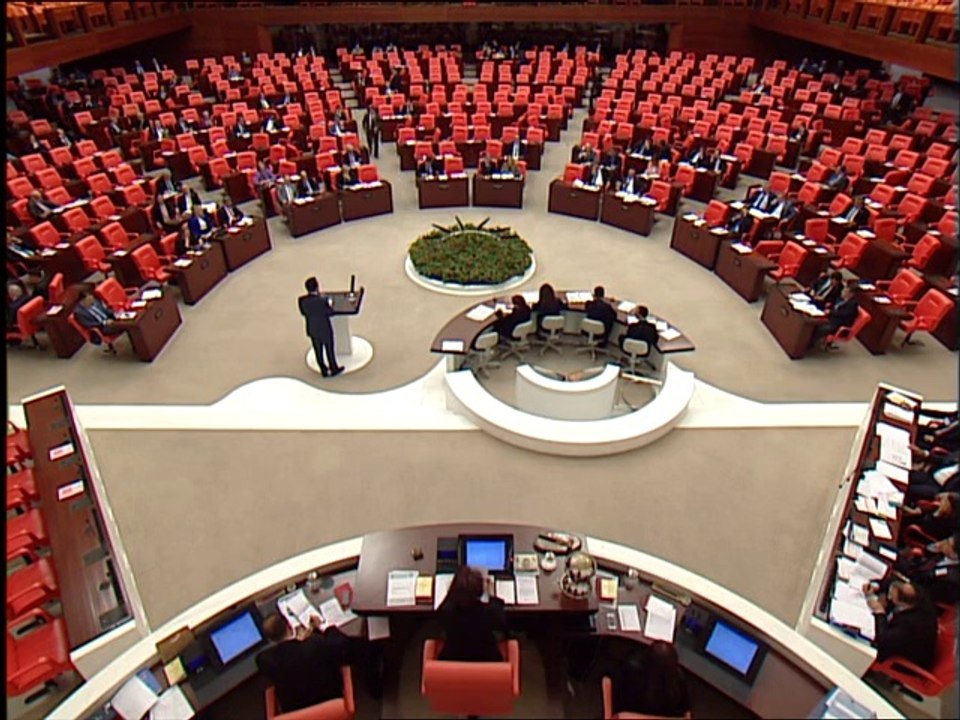 CHP MV. Özgür Özel:" Tarım Bakanı Söz Verdiği Ama Sözünü Tutmadığı Çiftçinin Yüzüne Nasıl Bakacak?"