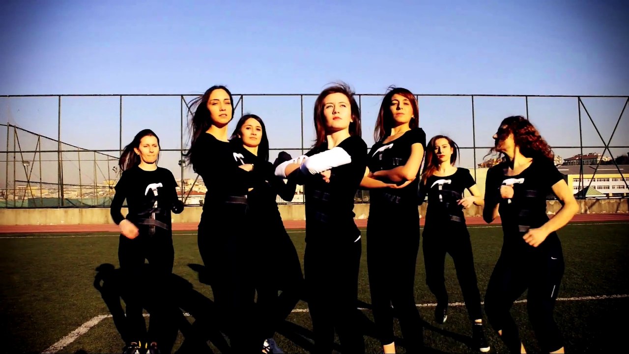 Uykusuzlar - Hatun Arıza Çıkardı (Resmi Müzik Videosu)