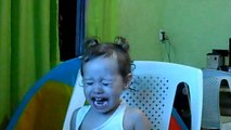 Valentina pontes com 2 aninhos chorando quando termina Peppa pig