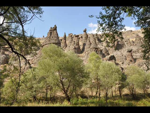 Sakaeli Kaya yerleşimleri ve Peri bacaları