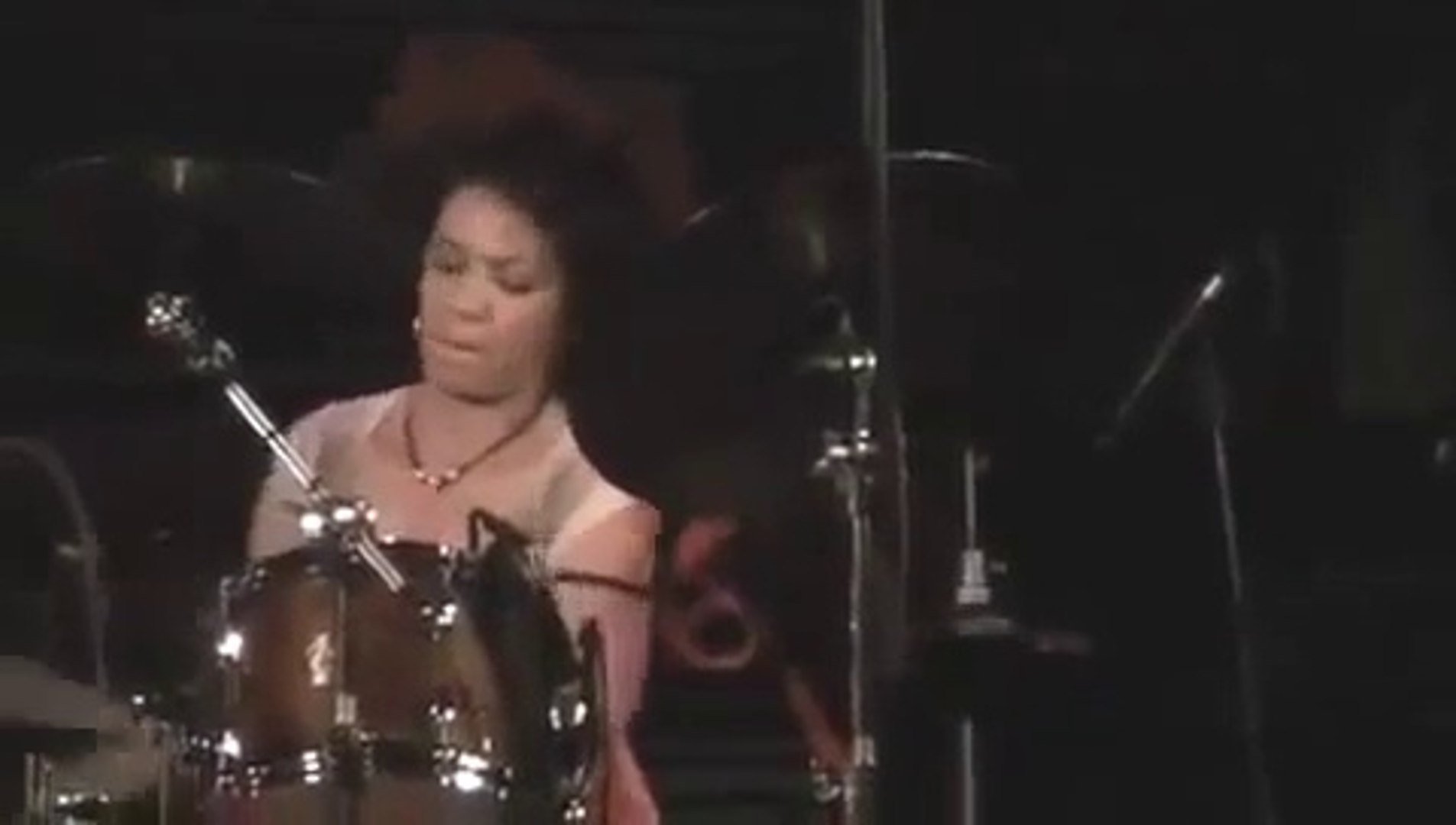 Cindy Blackman Santana - Drum Solo Live . - video Dailymotion