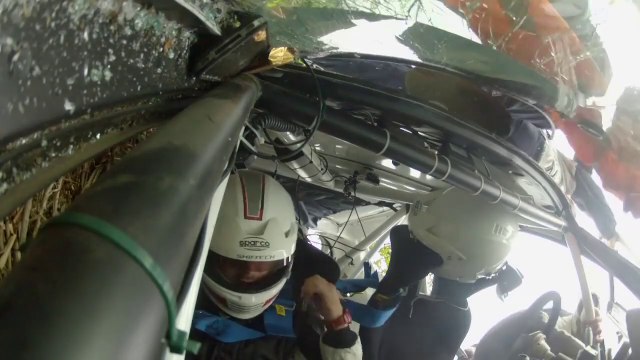 So violent rallye crash - Car completely destroy.