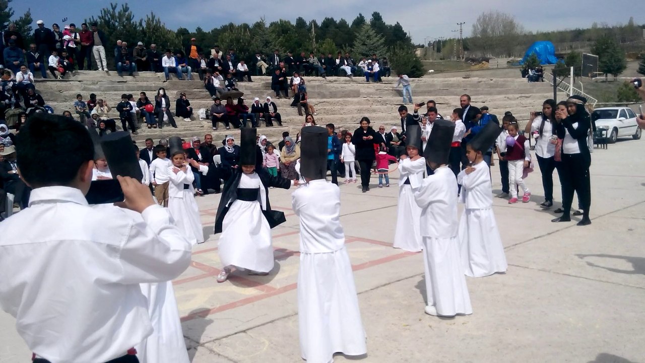 "BAHADIN ŞEHİT ALİ AKDOĞAN İLKOKULU 2.SINIF SEMAZEN GÖSTERİSİ"