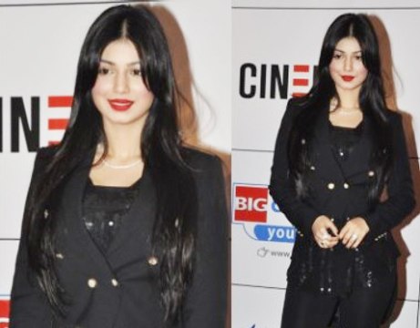 Bollywood Big Bboobbss Girl Ayesha Takia Azmi in Red Bright Lips looks Hot in Black at Premiere of Bollywood Movie Mausam