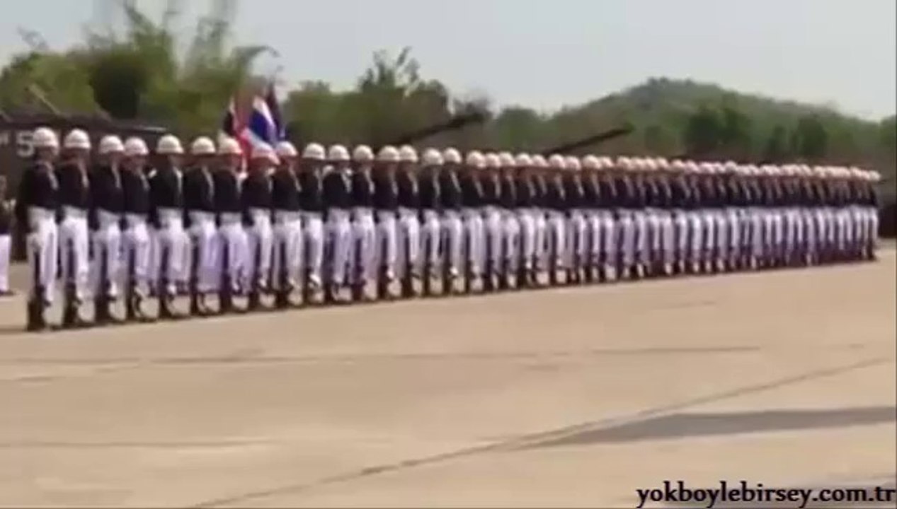 Böyle bir gösteri izlememişsinizdir! Tek kelime ile harika