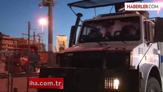 Taksim Meydanı Araç ve Yaya Trafiğine Kapatıldı