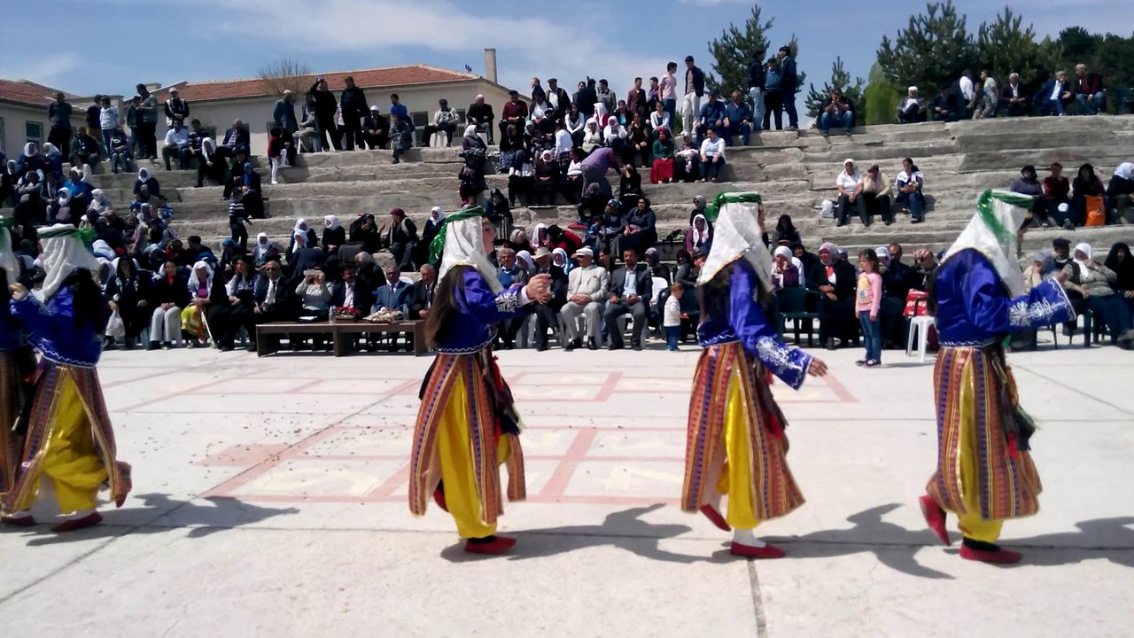 BAHADIN ŞEHİT ALİ AKODĞAN ORTAOKULU 8.SINIF EGE YÖRESİ HALK OYUNLARI