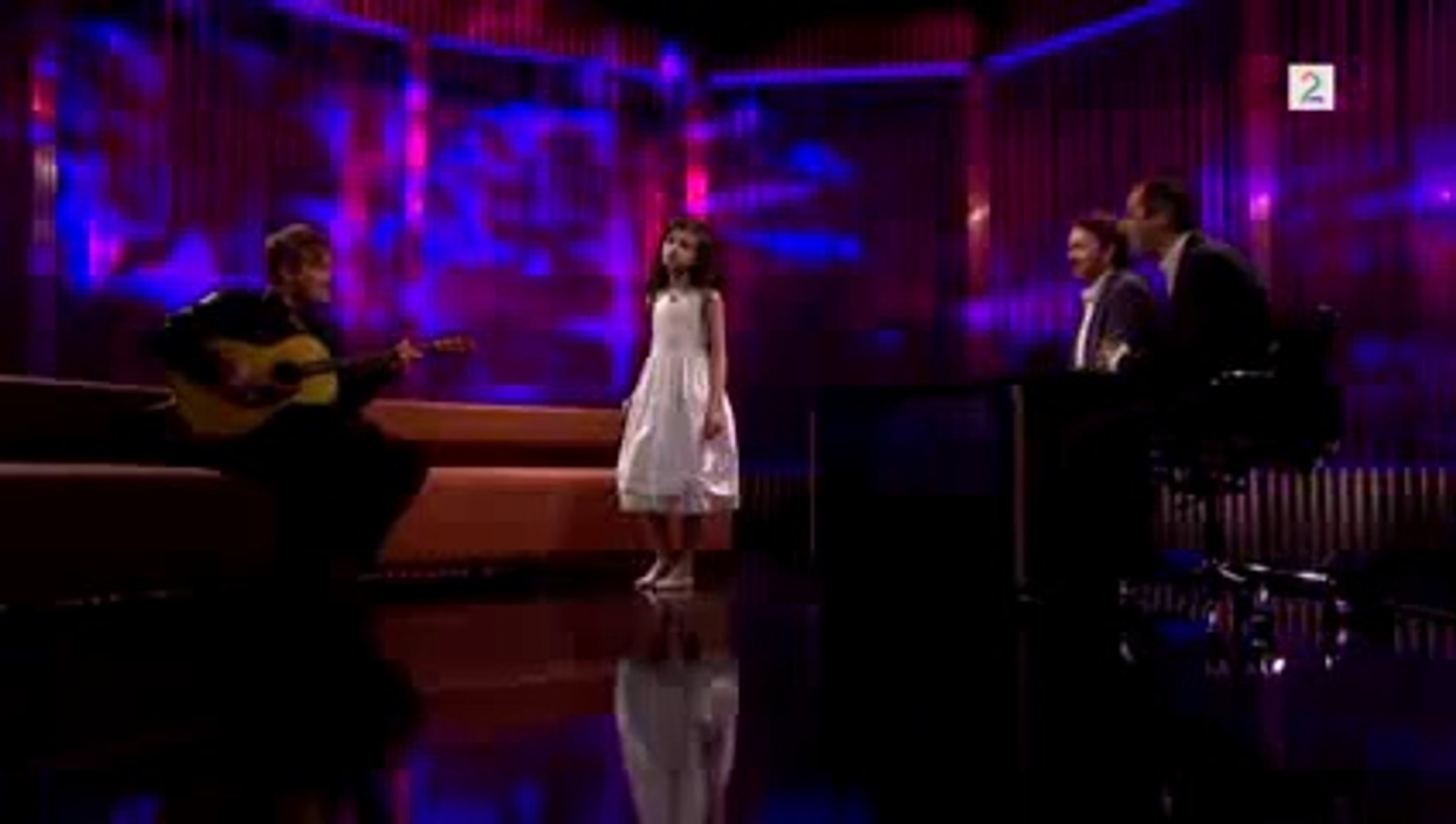 Amazing seven year old sings Fly Me To The Moon (Angelina Jordan) on  Senkveld The Late Show - video Dailymotion