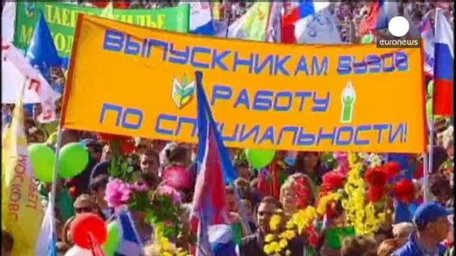 Crimea annexation celebrated at Red Square marches