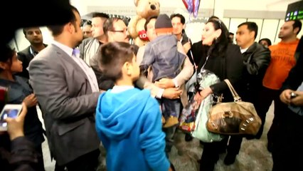 Abouzar, petit Afghan miraculé des talibans, arrive au Canada