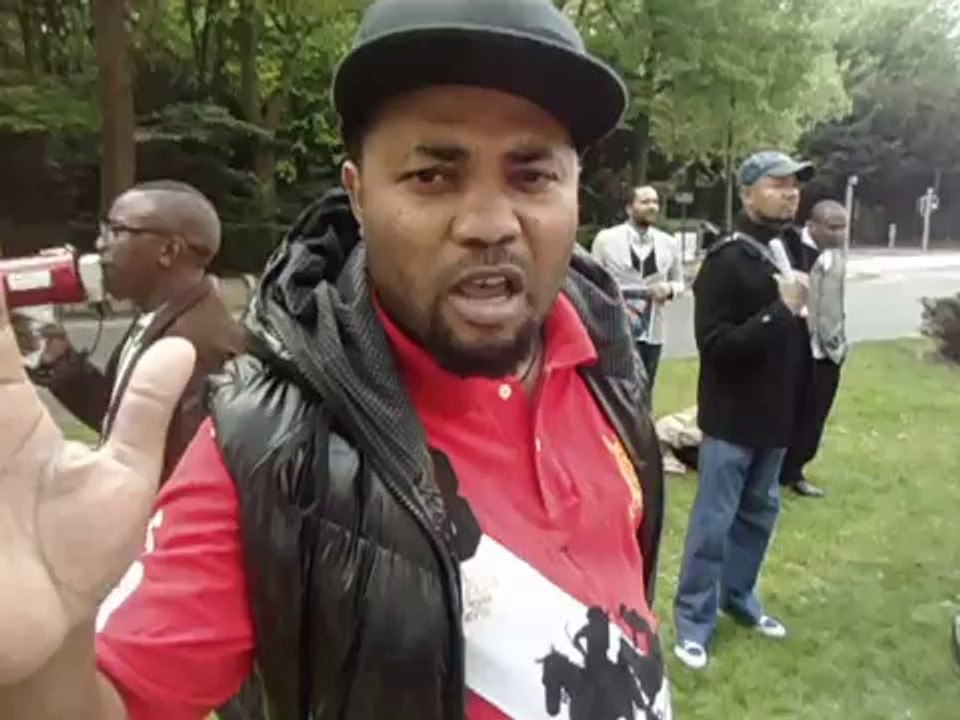 Les Congolais RDC en colère devant l'ambassade de Congo Brazzaville à Bruxelles