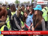 Kadıköy Meydanı'nda Şarkılı Halaylı Kutlama