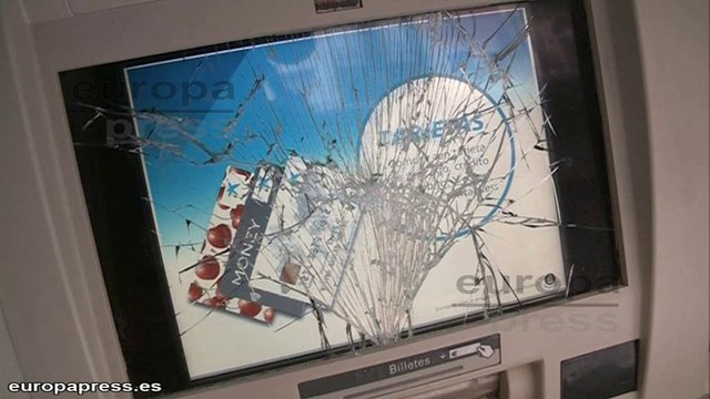 Encapuchados causan destrozos en Bilbao