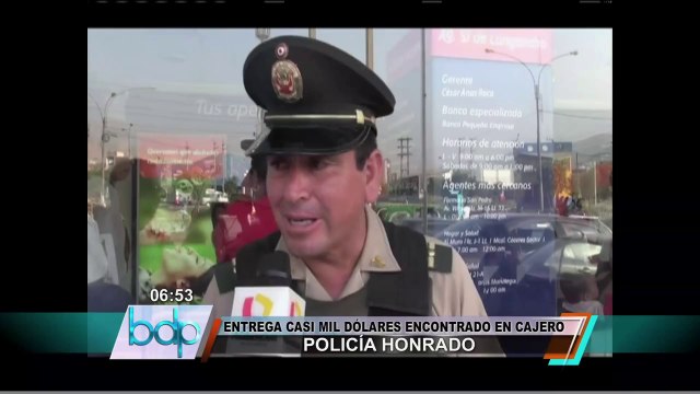 Policía devolvió mil dólares abandonados en un cajero de banco en SJL