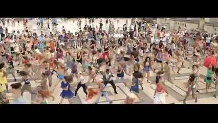 Sous les jupes des filles - Flashmob Trocadéro - YouTube