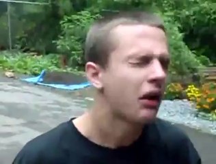 Dünyanın En Acı Biberini Yiyen Çocuk