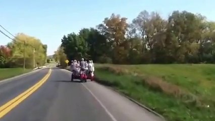 4 Filles sur un seul Vélo !