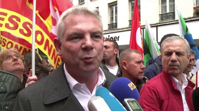 1er mai: plusieurs milliers de personnes expriment leur colère