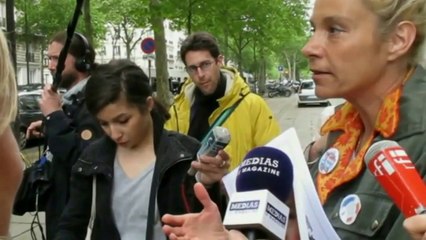 «N'arrivant pas à étouffer le mouvement, Valls veut maintenant dialoguer» explique Frigide Barjot