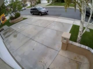 VOICI Comment détruire une voiture en 25 secondes § A VOIR