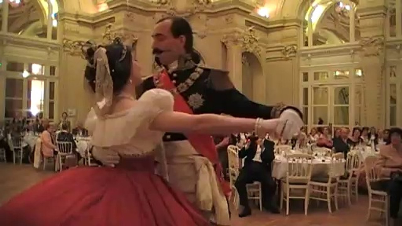 OUVERTURE DU BAL NAPOLEON III A VICHY 2014