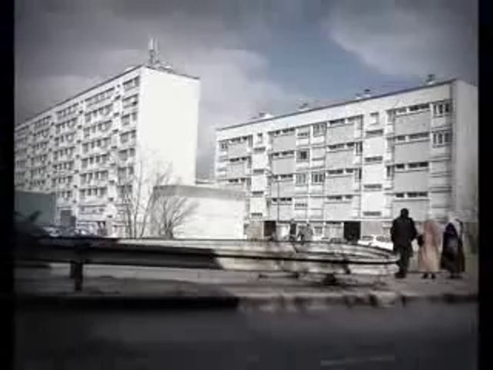 Bondy (93) : visite de la cité "Le Carré"