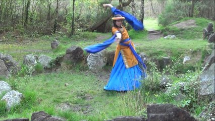 Crixos et Roussalka en Forêt de Brocéliande déambulation d'échassier