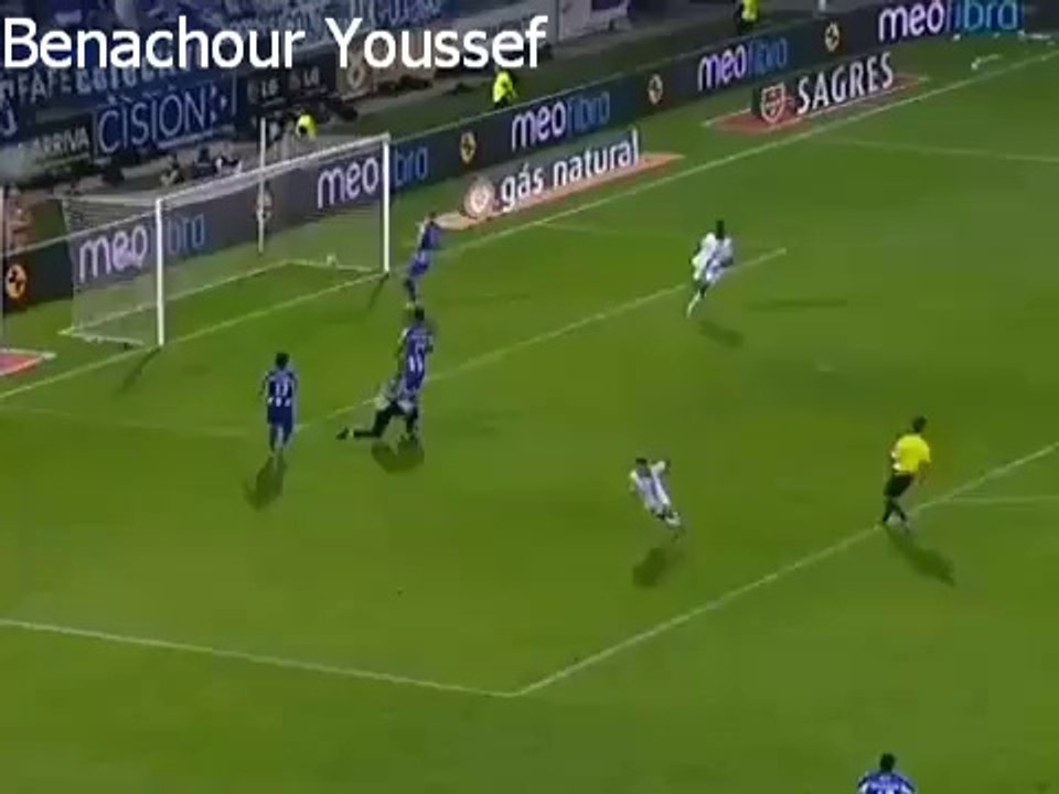 Faouzi Abdelghani  vs FC Porto - Primeira Liga - matchday 7 - 2010/2011