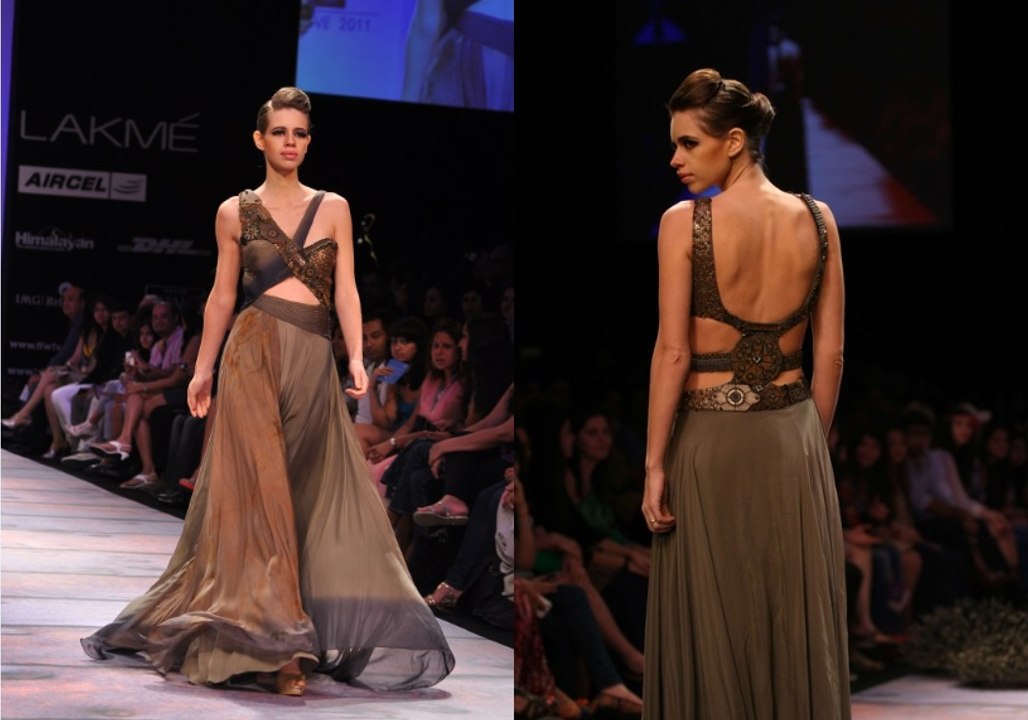 Bollywood Hot Babe Kalki Koechlin walks the ramp at Lakme Fashion Week
