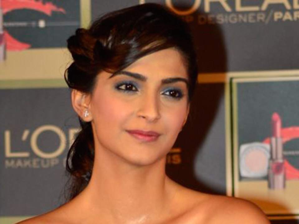 Sonam Kapoor Unveils Wardrobe Collection For Cannes Film Festival 2014