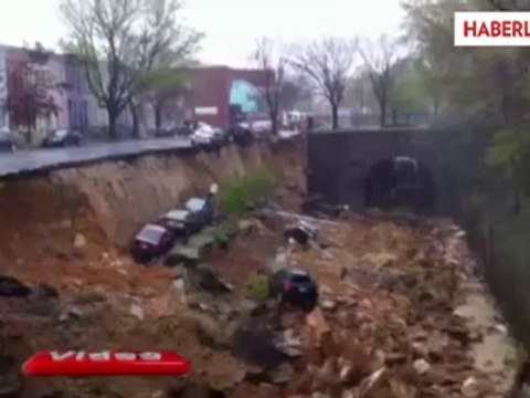 Toprak Kayması Araçları Böyle Yuttu