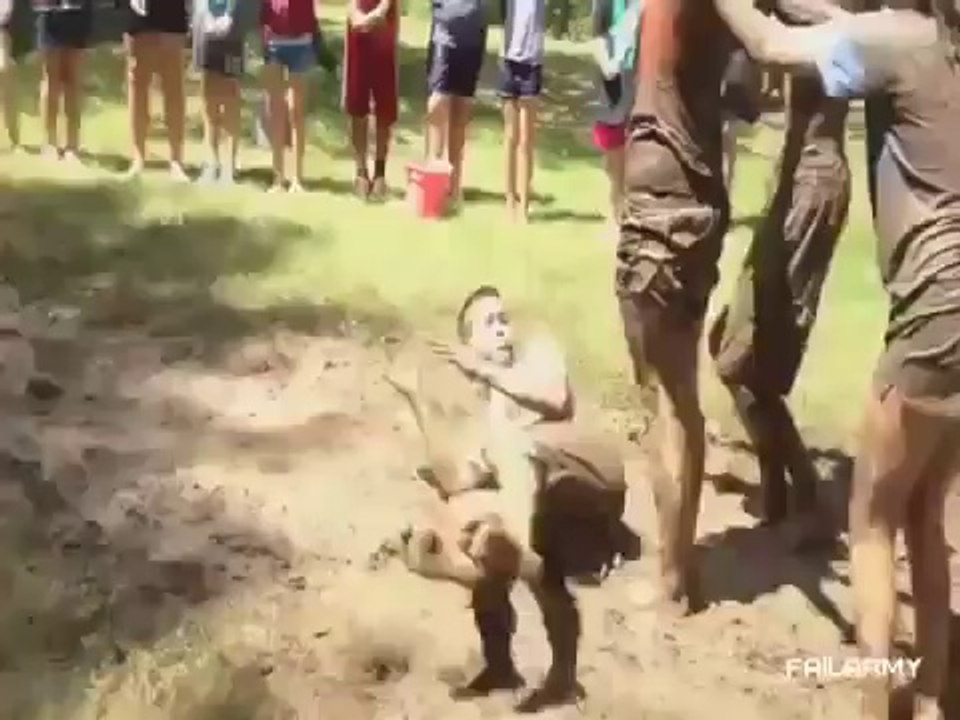 海外インベスター・ネットワークスおススメ！　プールに落ちるハプニング　おもしろ動画