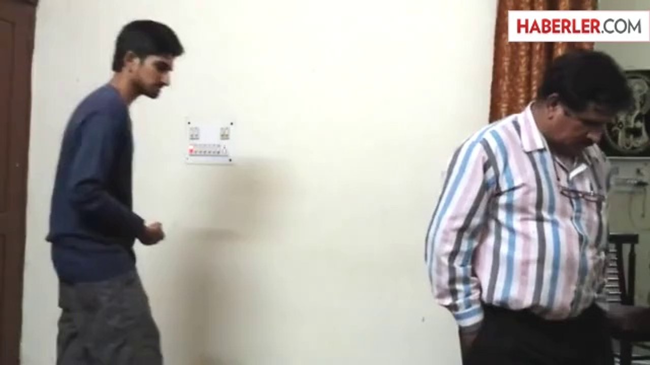 Babasına Kız Arkadaşımı Hamile Bıraktım Şakası